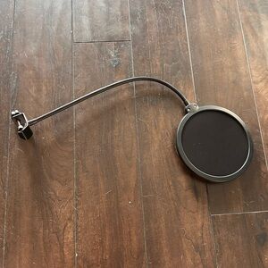 Black Pop Filter with Flexible Arm